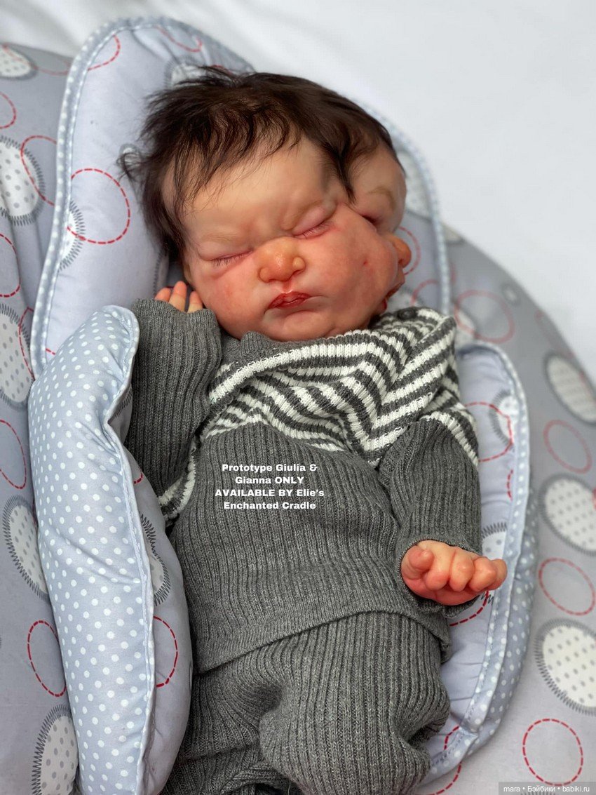 Gianna & Giulia скульптора Vincenzina Caré, автор прототипа Elie Habibi (фото 4)