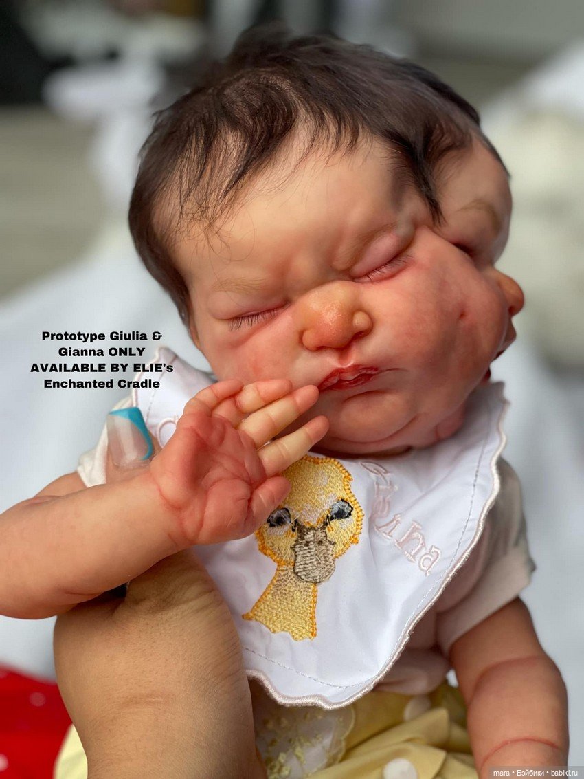 Gianna & Giulia скульптора Vincenzina Caré, автор прототипа Elie Habibi