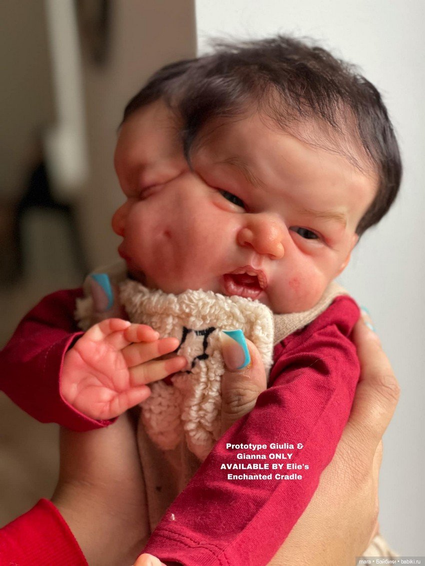 Gianna & Giulia скульптора Vincenzina Caré, автор прототипа Elie Habibi