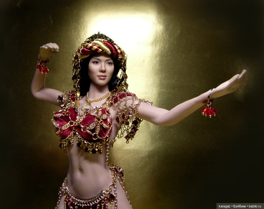 Золото на бархате. Шестнадцатый фасон восточного костюма для TBLeague Phicen (фото 4)