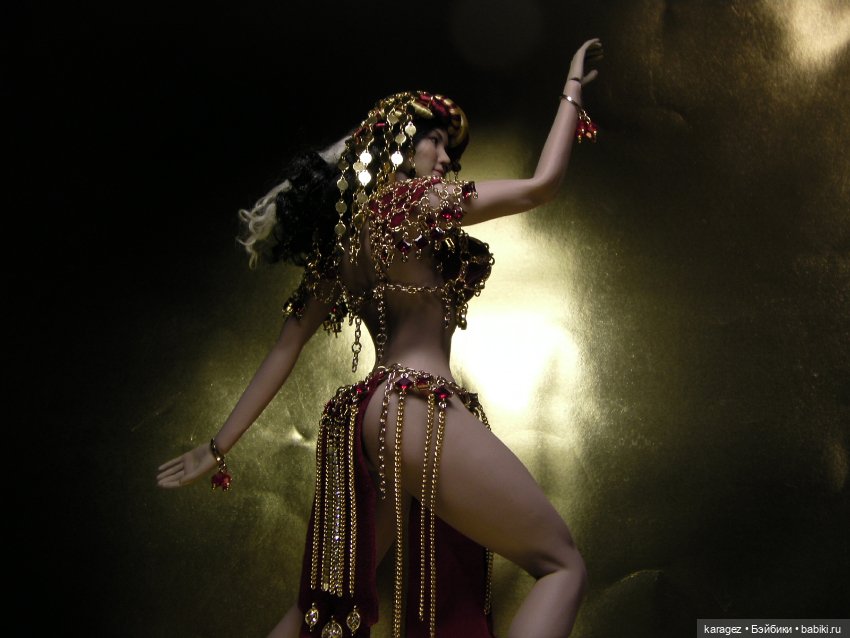 Золото на бархате. Шестнадцатый фасон восточного костюма для TBLeague Phicen