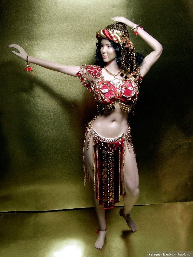 Золото на бархате. Шестнадцатый фасон восточного костюма для TBLeague Phicen