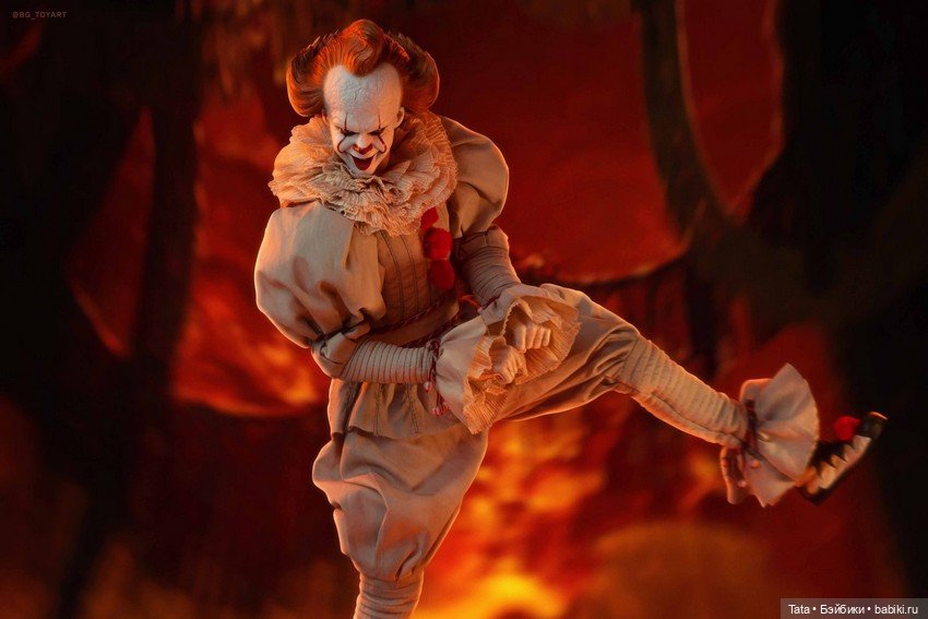 Пеннивайз в масштабе 1/6 от Hot Toys по мотивам фильма «Оно»