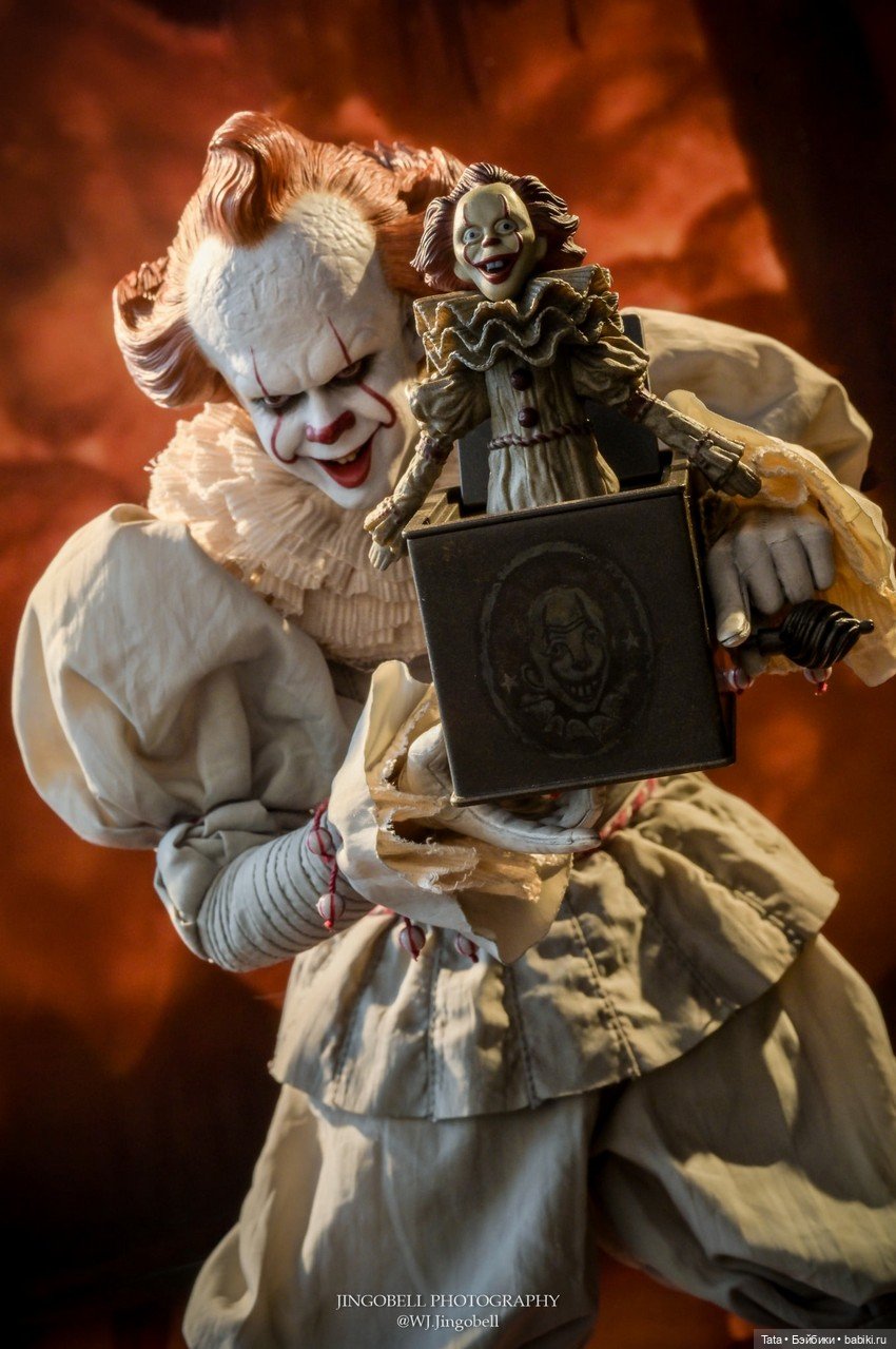 Пеннивайз в масштабе 1/6 от Hot Toys по мотивам фильма «Оно» (фото 8)
