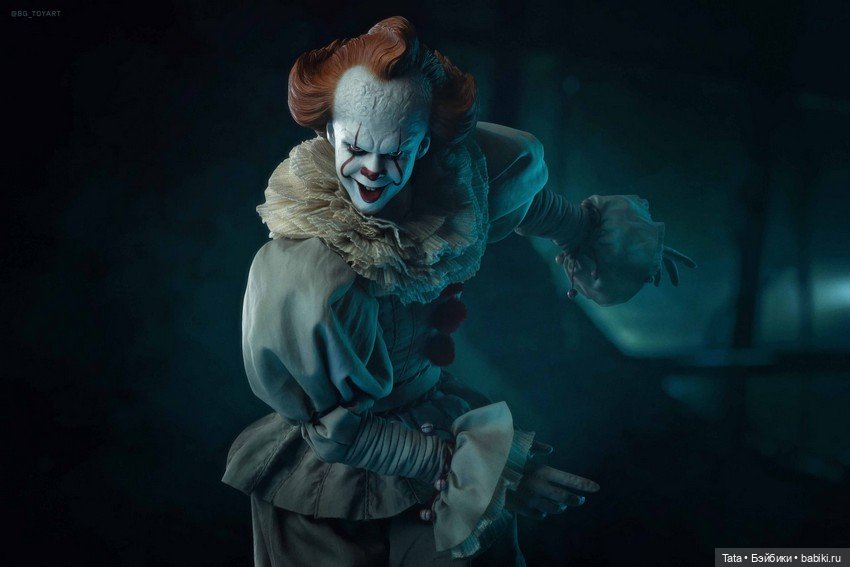 Пеннивайз в масштабе 1/6 от Hot Toys по мотивам фильма «Оно»