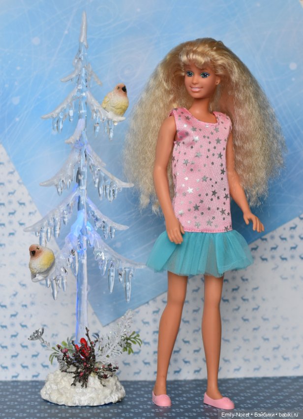 Майли - девушка с пышными волосами