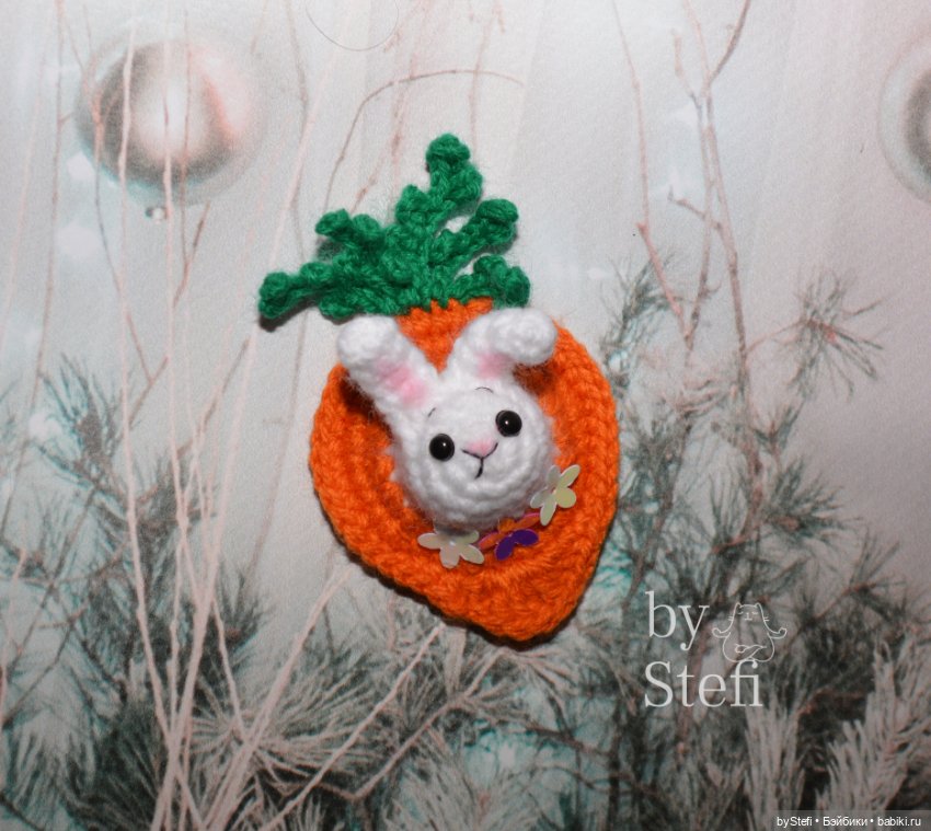 Морковный кролик. Магнитик на холодильник (фото 2)