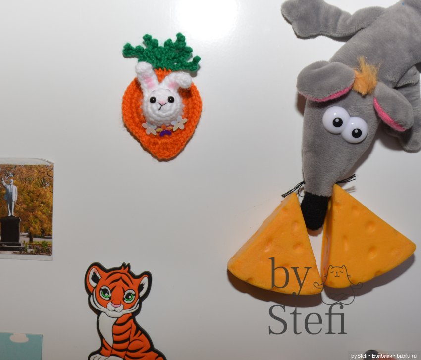 Морковный кролик. Магнитик на холодильник (фото 3)