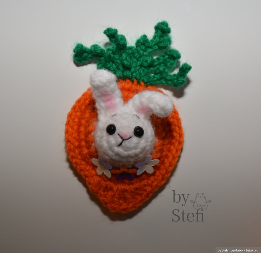 Морковный кролик. Магнитик на холодильник (фото 6)