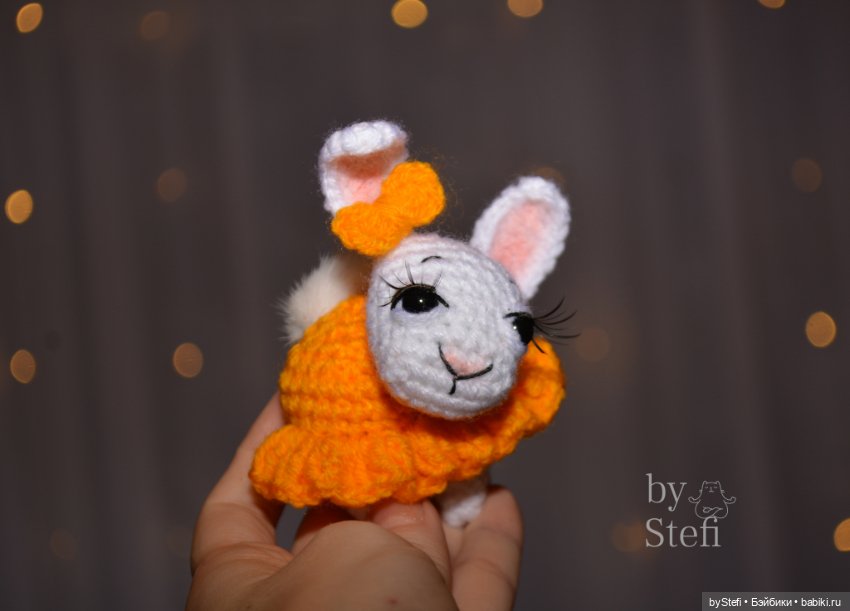 Ещё один зайчишка. Зайчиха. Магнитик (фото 2)