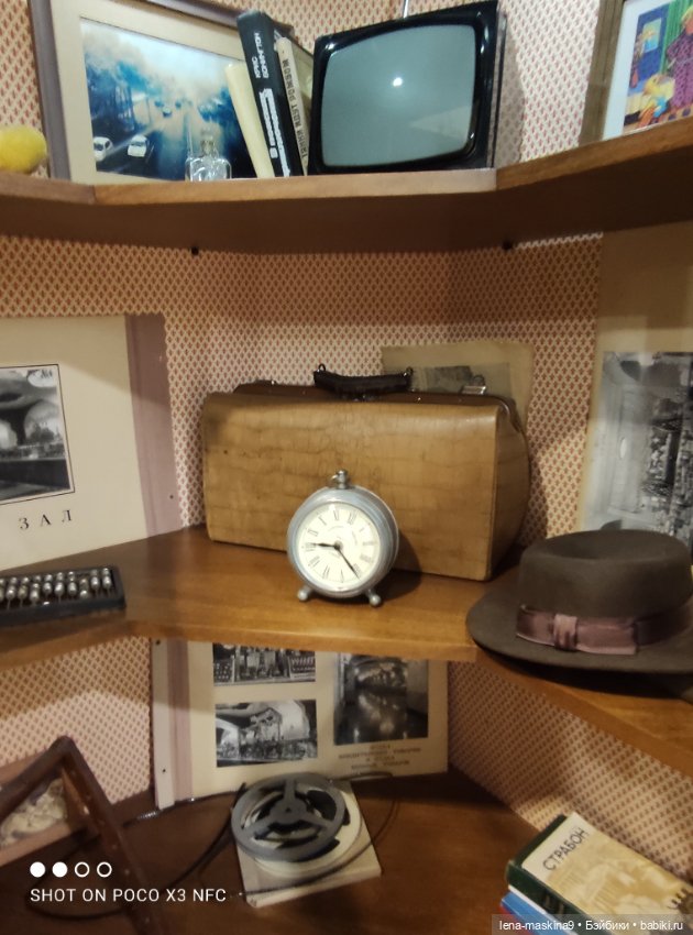 Зайчата, Стеша и Марфа в детском Гуме