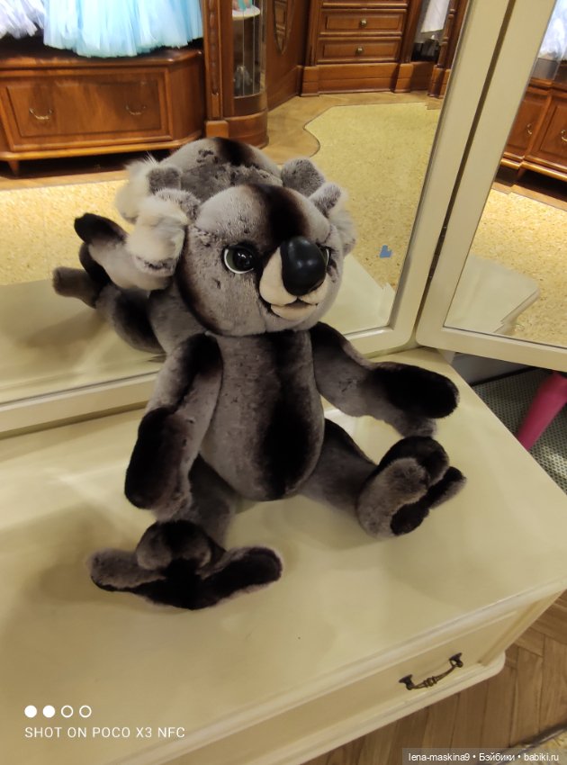 Зайчата, Стеша и Марфа в детском Гуме