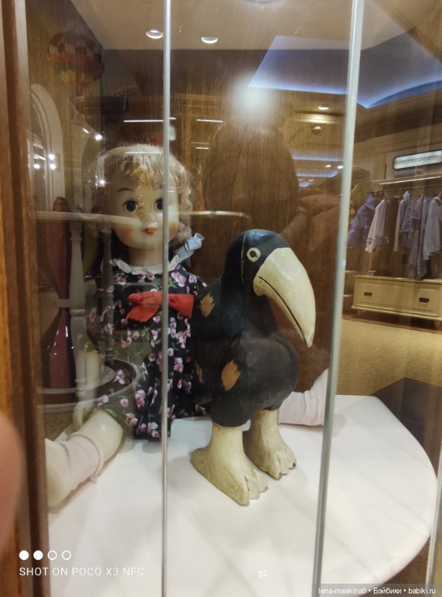 Зайчата, Стеша и Марфа в детском Гуме