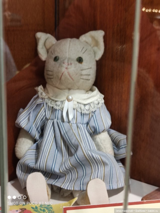 Зайчата, Стеша и Марфа в детском Гуме