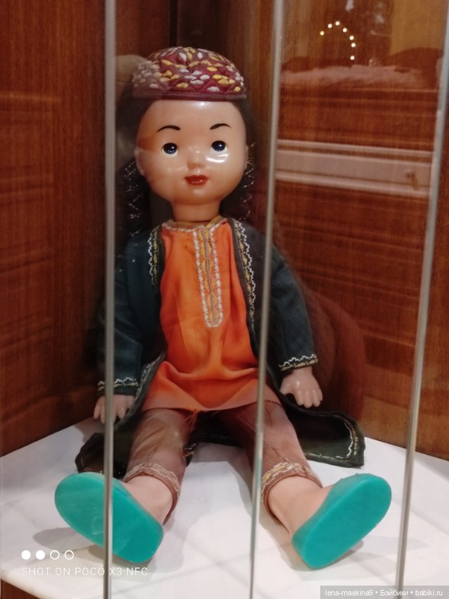 Зайчата, Стеша и Марфа в детском Гуме