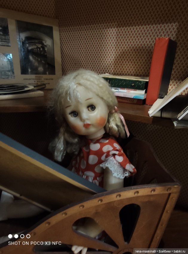 Зайчата, Стеша и Марфа в детском Гуме