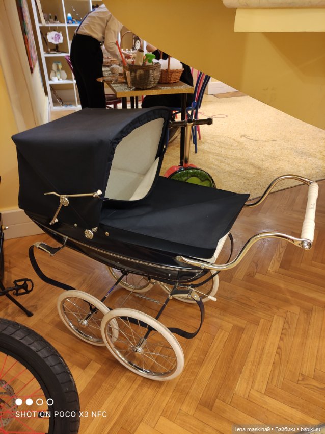 Зайчата, Стеша и Марфа в детском Гуме