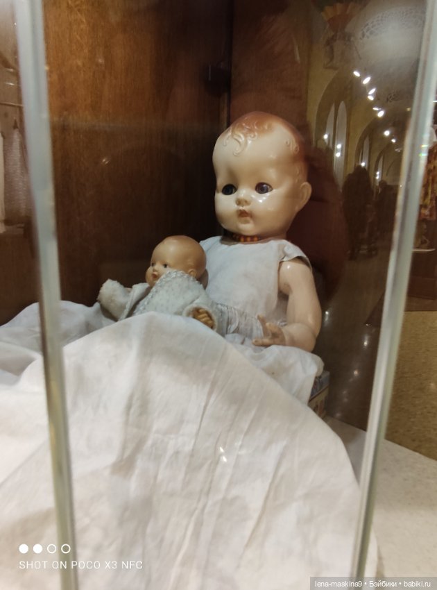 Зайчата, Стеша и Марфа в детском Гуме