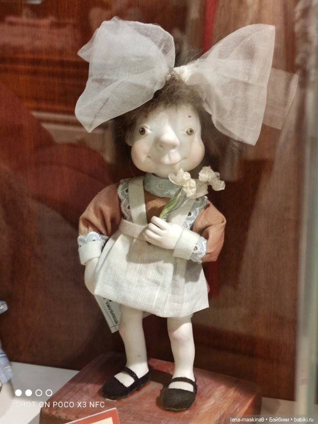 Зайчата, Стеша и Марфа в детском Гуме