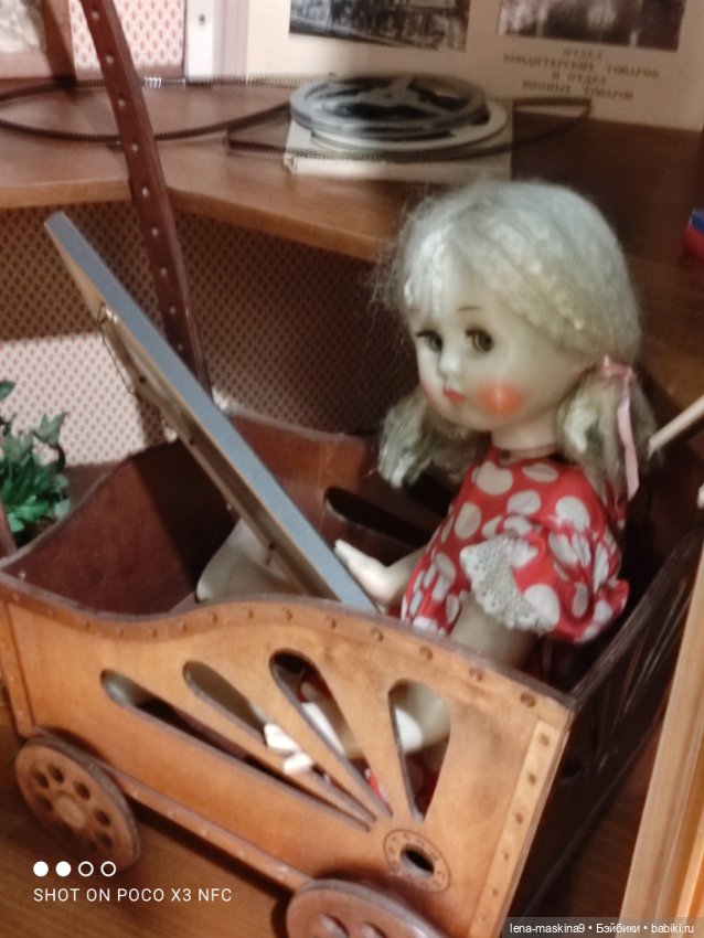 Зайчата, Стеша и Марфа в детском Гуме