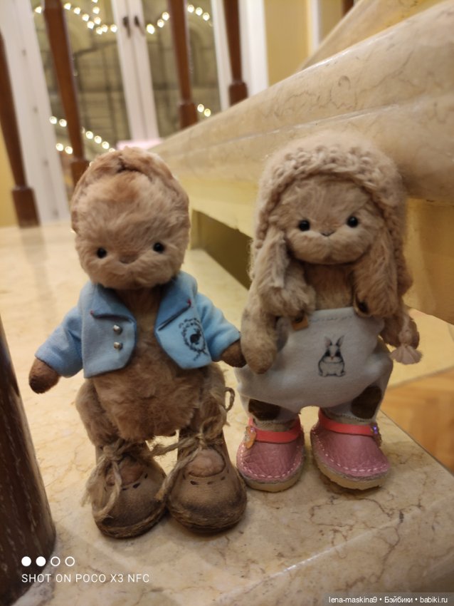 Зайчата, Стеша и Марфа в детском Гуме