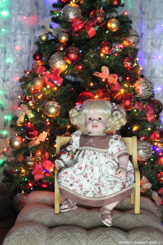 Адорочки возле елочки — Куклы Adora (Адора): коллекционные виниловые