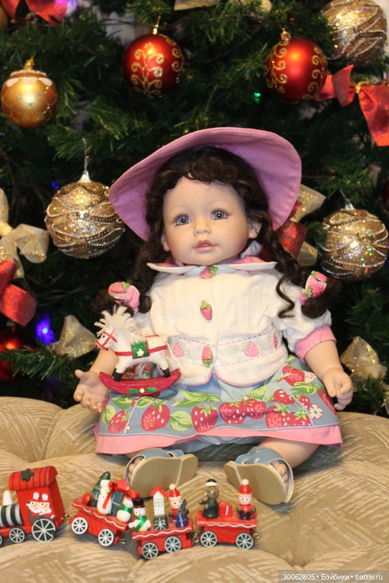 Адорочки возле елочки — Куклы Adora (Адора): коллекционные виниловые