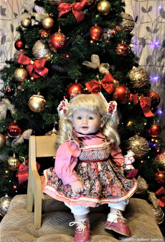 Адорочки возле елочки — Куклы Adora (Адора): коллекционные виниловые