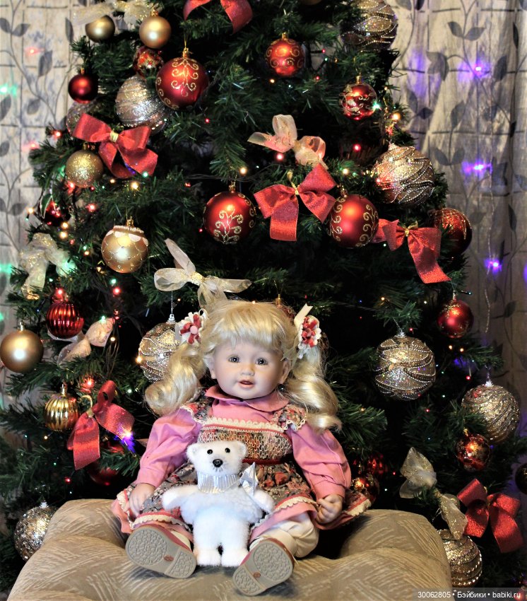 Адорочки возле елочки — Куклы Adora (Адора): коллекционные виниловые