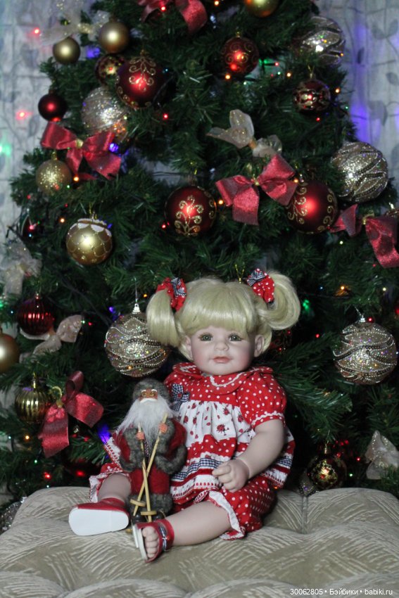 Адорочки возле елочки — Куклы Adora (Адора): коллекционные виниловые