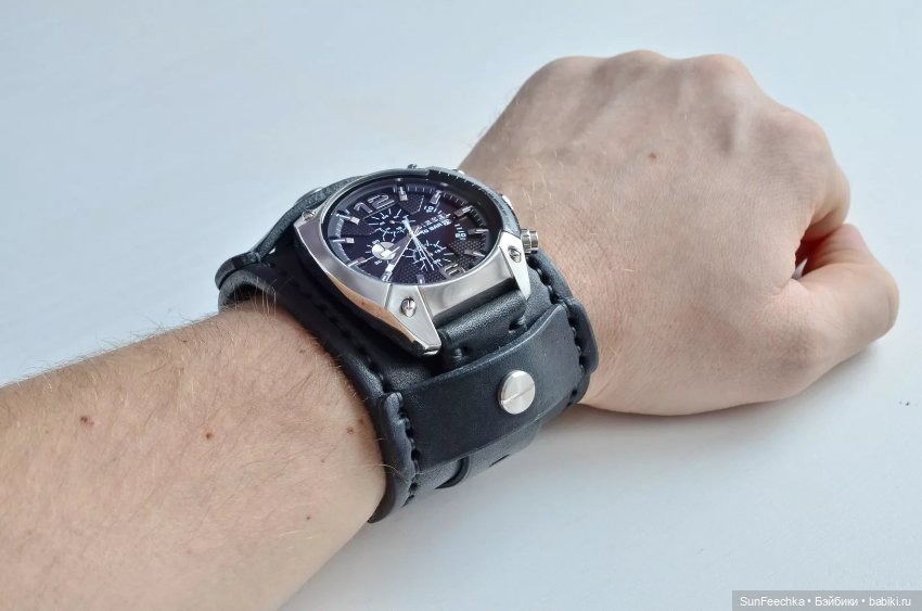 Матвей Сергеевич теперь при часах