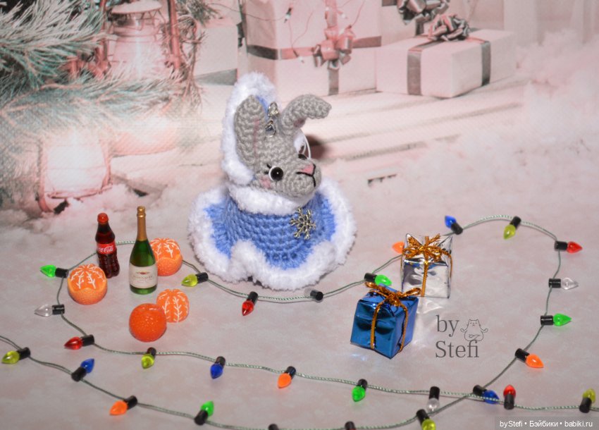 Кролик в костюме Снегурки (фото 2)