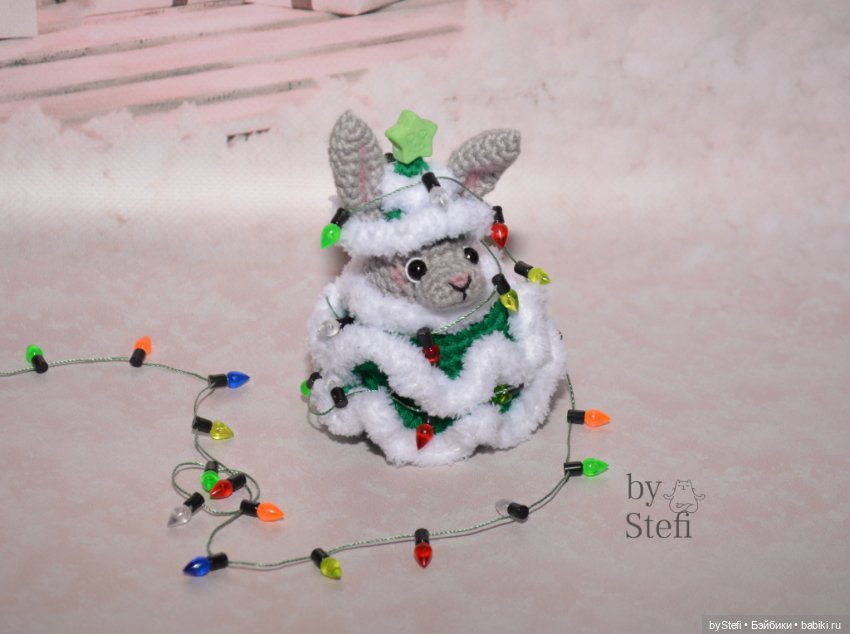 Кролик в костюме Ёлочки. Символ 2023