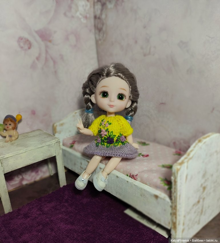 Первое платье с вышивкой для микробика (фото 2)