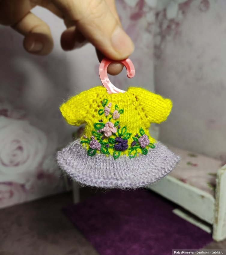 Первое платье с вышивкой для микробика (фото 4)