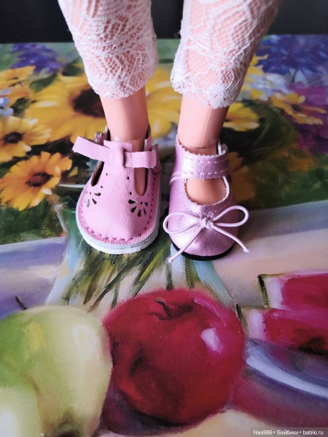 Мирэя, примерка обуви от разных кукол (фото 9)