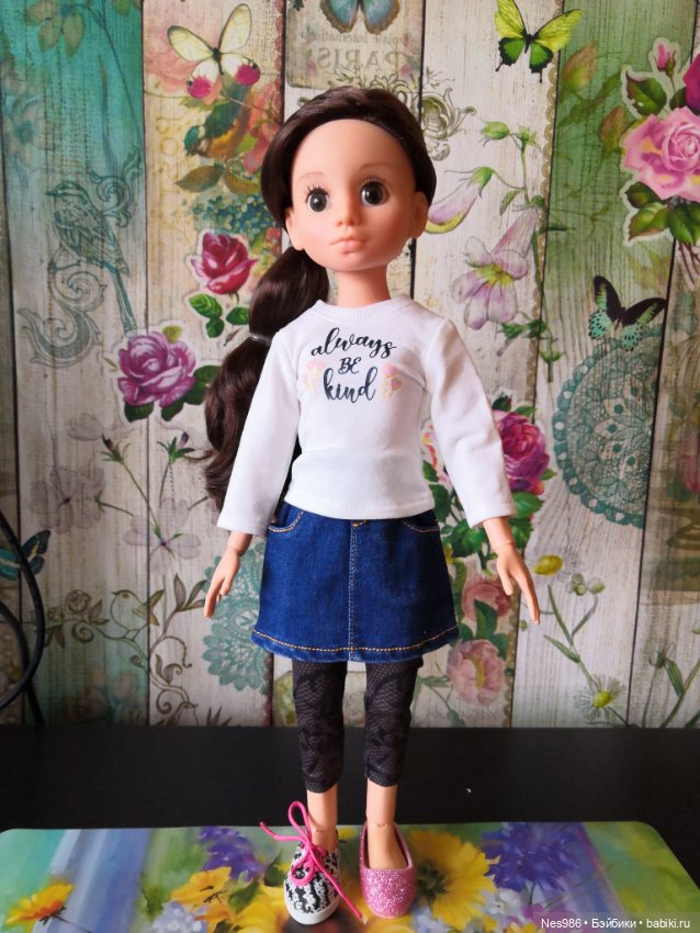 Мирэя, примерка обуви от разных кукол