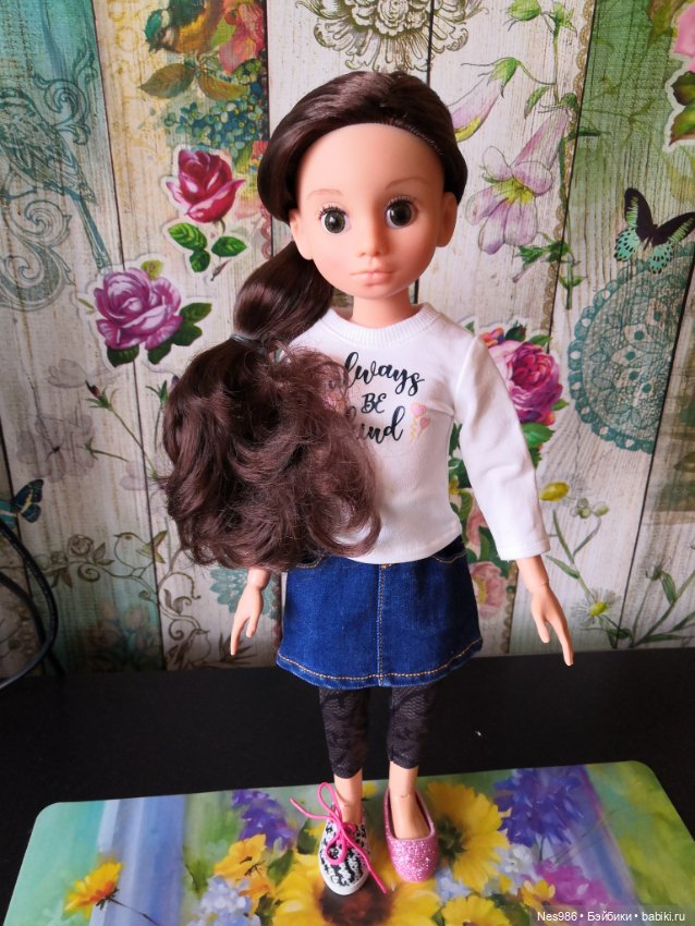 Мирэя, примерка обуви от разных кукол (фото 2)