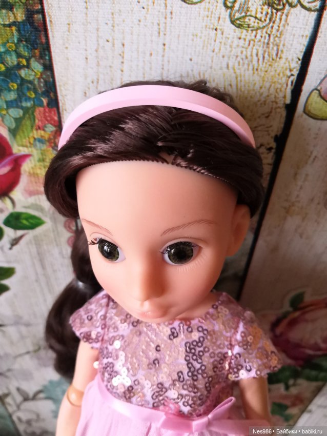 Мирэя, примерка обуви от разных кукол