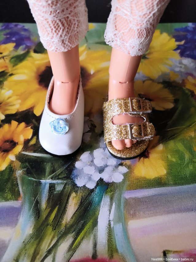 Мирэя, примерка обуви от разных кукол (фото 8)