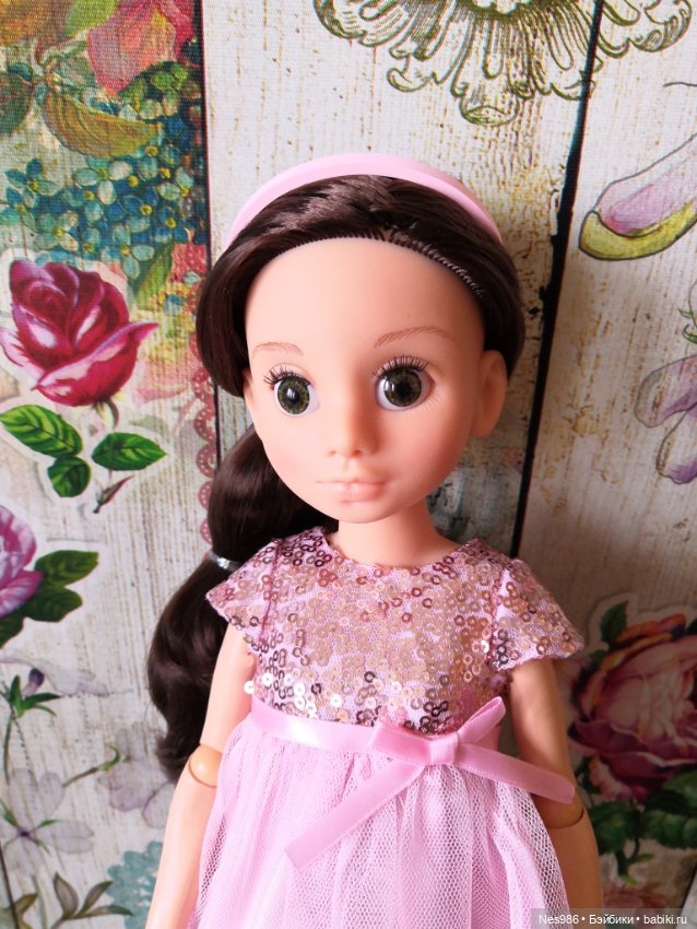 Мирэя, примерка обуви от разных кукол