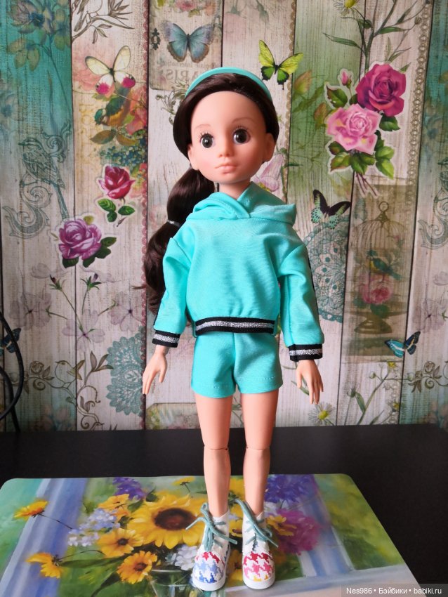 Мирэя, примерка обуви от разных кукол