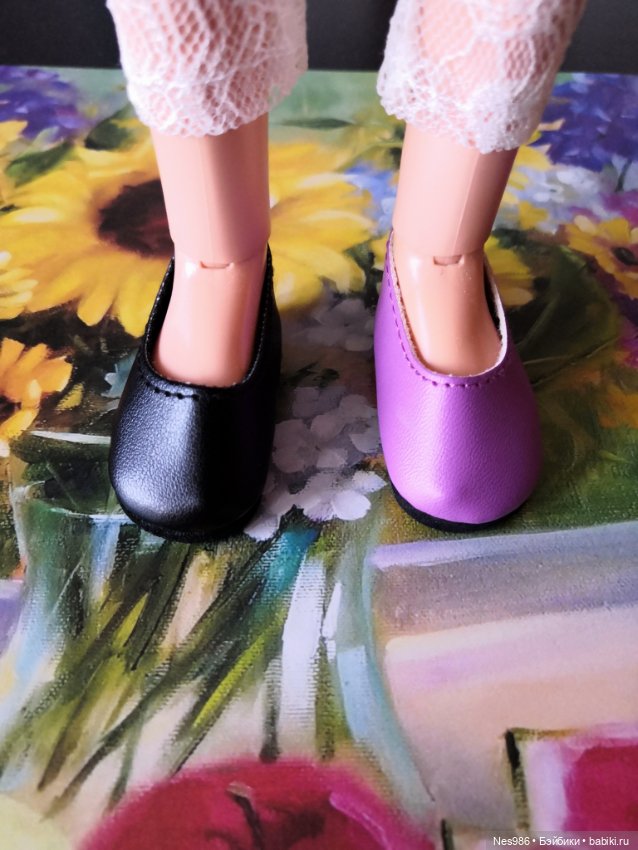 Мирэя, примерка обуви от разных кукол (фото 7)