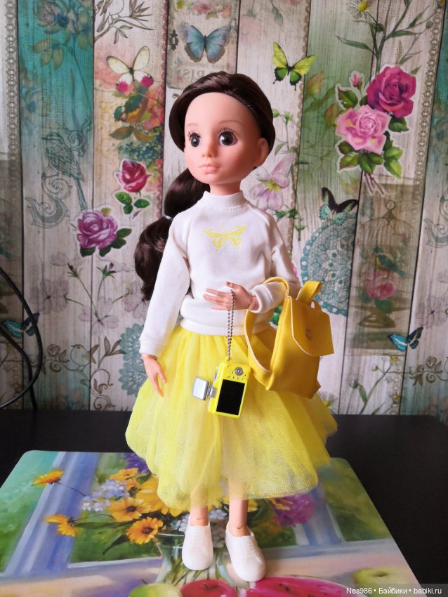 Мирэя, примерка обуви от разных кукол