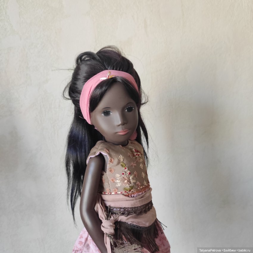 Саши и разные наряды. Кора в платьях этник💝