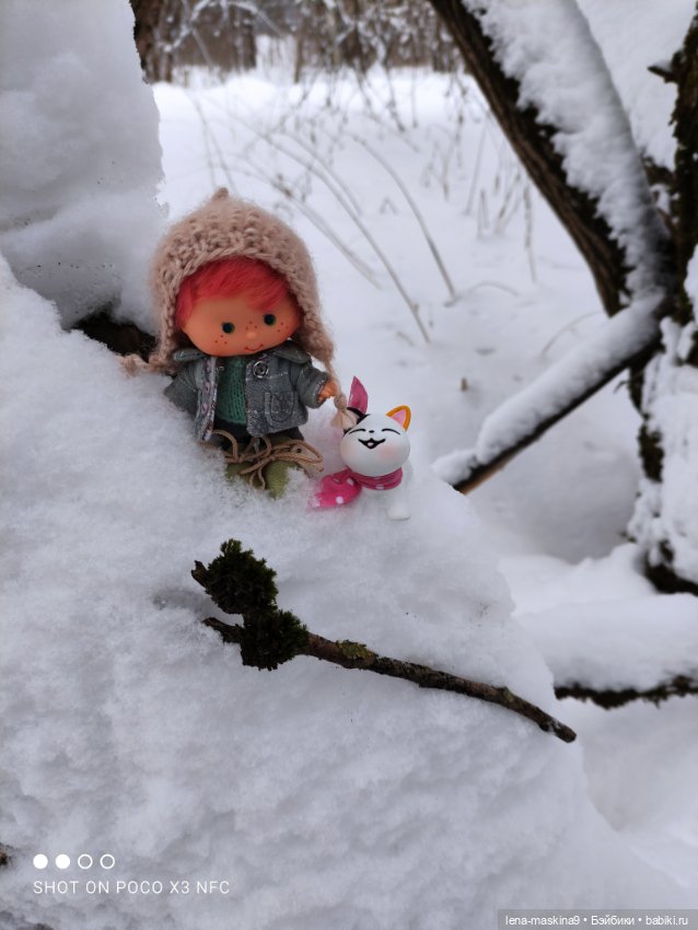 Вишенка, лес и ее любимый котик