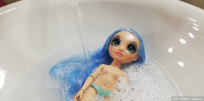 Ваша rainbow high тоже пахнет