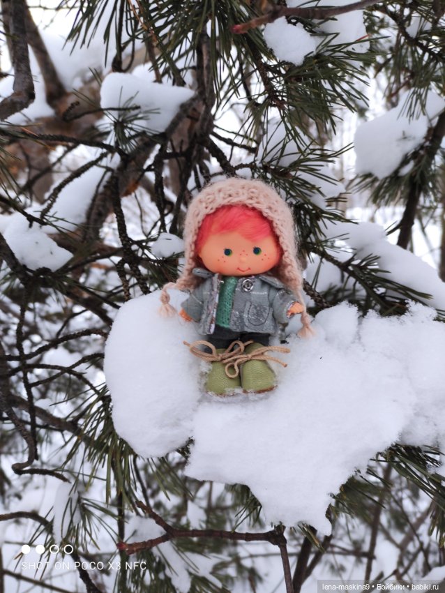 Вишенка, лес и ее любимый котик