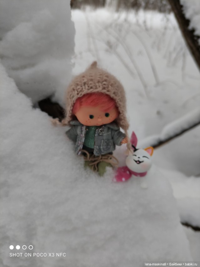 Вишенка, лес и ее любимый котик