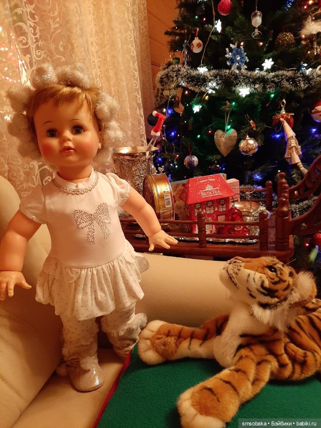 Киси была Снегурочкой в Новый 2022 Год (фото 7)